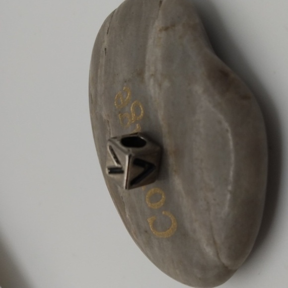 V silver charm - Picture 2 of 2